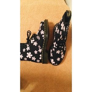 Dr. Martens Air Water Meadow Flowers Canvas Boots